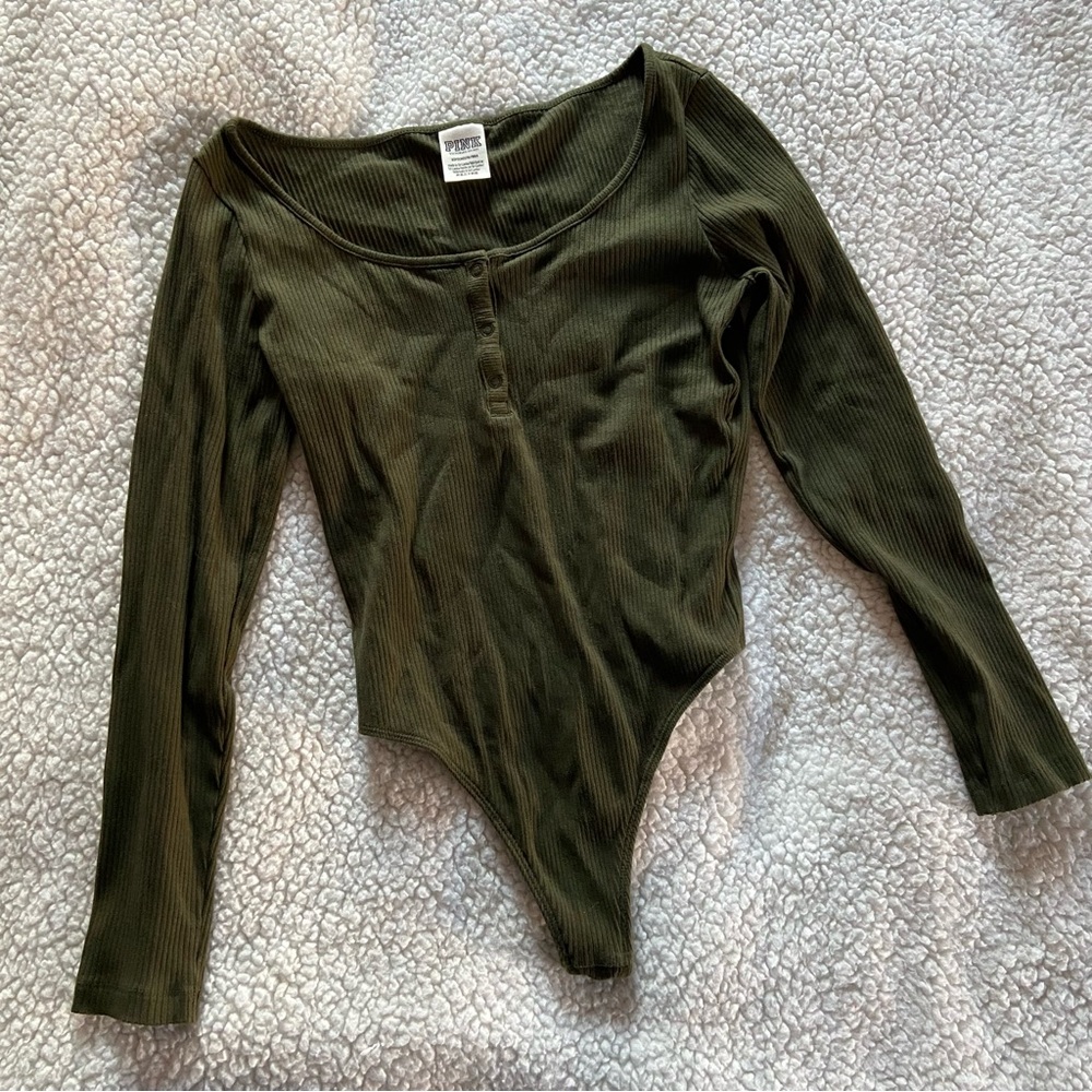 nwot vs pink bodysuit